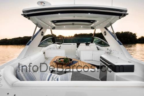 Sea Ray 320 Sundancer opinión y ficha técnica